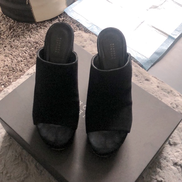 Mules by Barneys New York - Picture 1 of 5